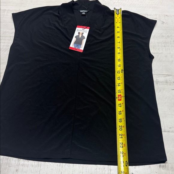 Buffalo david bitton Elevated Knit V Neck Blouse with Cap Sleeve NWT - Picture 4 of 9